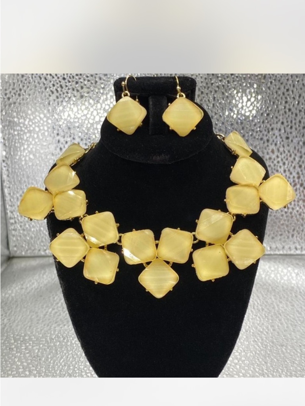 Crème ^*^  Statement Necklace /  Earring collection ^*^